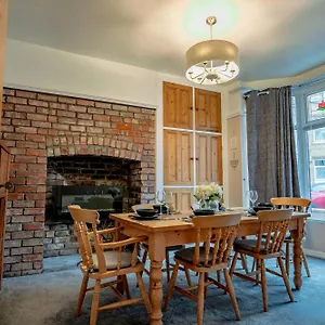 Guest Homes - Blackburn House Bridlington